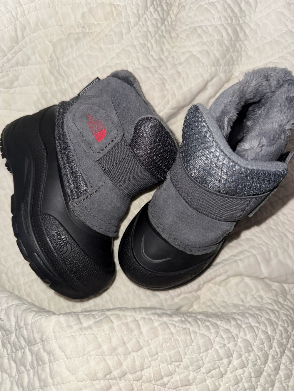 The North Face boots kids 6 nwot